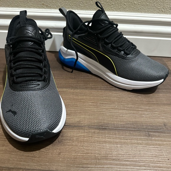 Puma Men's Gray and Black Athletic Shoes - Picture 3 of 5